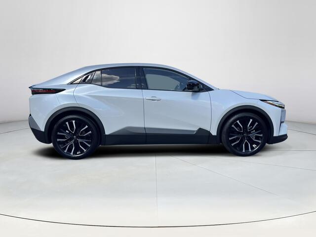 Toyota C-HR First Edition 77 kWh | Platinum pearl white | 20 inch LM-velgen | Nieuw uit voorraad leverbaar |