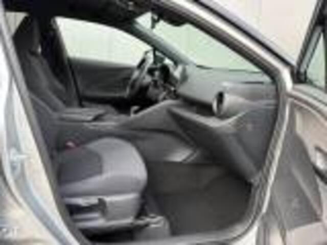 Toyota C-HR 1.8 Hybrid 140PK First Edition Bi-Tone/Winter-pack/Gr.-navigatie/Elektr.klep/Camera/Adapt.-cruise