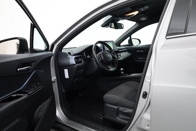 Toyota C-HR 1.8 Hybrid Executive | Rijklaar! | Cruise Contr. | Trekhaak | Camera | Keyless | Stoel- Stuurverw. | Apple CarPlay