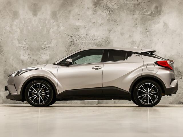Toyota C-HR 1.8 Hybrid Sport Automaat (NAVIGATIE, CAMERA, STUUR/STOELVERWARMING, GETINT GLAS, SPORTSTOELEN, ADAPTIVE CRUISE, KEYLESS, NIEUWSTAAT)