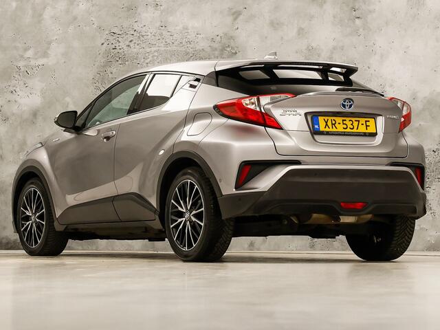Toyota C-HR 1.8 Hybrid Sport Automaat (NAVIGATIE, CAMERA, STUUR/STOELVERWARMING, GETINT GLAS, SPORTSTOELEN, ADAPTIVE CRUISE, KEYLESS, NIEUWSTAAT)