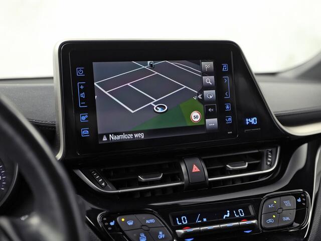Toyota C-HR 1.8 Hybrid Sport Automaat (NAVIGATIE, CAMERA, STUUR/STOELVERWARMING, GETINT GLAS, SPORTSTOELEN, ADAPTIVE CRUISE, KEYLESS, NIEUWSTAAT)