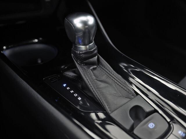 Toyota C-HR 1.8 Hybrid Sport Automaat (NAVIGATIE, CAMERA, STUUR/STOELVERWARMING, GETINT GLAS, SPORTSTOELEN, ADAPTIVE CRUISE, KEYLESS, NIEUWSTAAT)