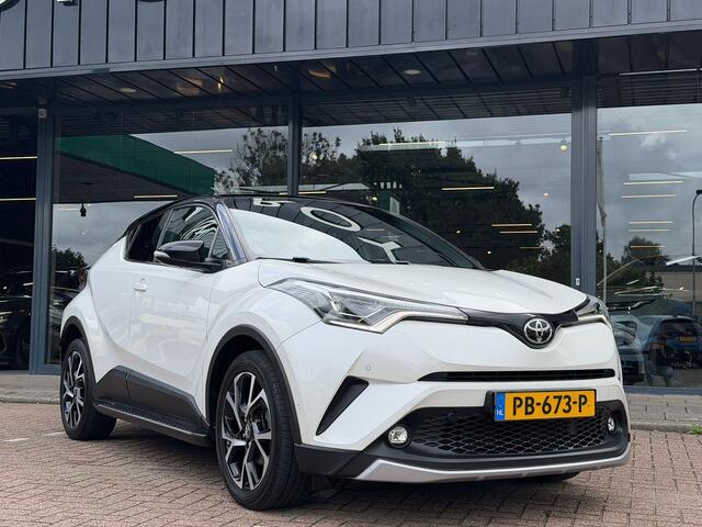 Toyota C-HR 1.2 Bi-Tone Plus DODEHOEK DETECTIE | LANE ASSISTENT | JBL AUDIOSYSTEM | DEALER ONDERHOUDEN | LED PAKKET | NAVIGATIE | DAB RADIO | CRUISECONTROL| PARKEERSENSOREN | STOELVERWARMING |