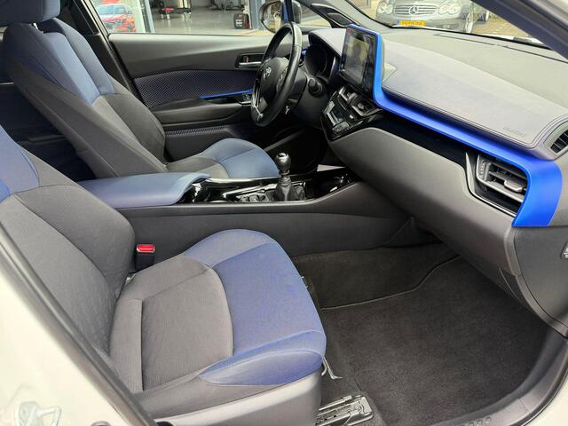 Toyota C-HR 1.2 Bi-Tone Plus DODEHOEK DETECTIE | LANE ASSISTENT | JBL AUDIOSYSTEM | DEALER ONDERHOUDEN | LED PAKKET | NAVIGATIE | DAB RADIO | CRUISECONTROL| PARKEERSENSOREN | STOELVERWARMING |