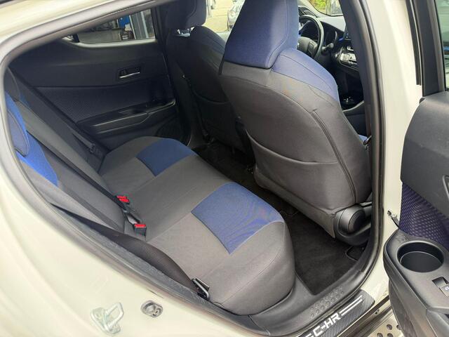 Toyota C-HR 1.2 Bi-Tone Plus DODEHOEK DETECTIE | LANE ASSISTENT | JBL AUDIOSYSTEM | DEALER ONDERHOUDEN | LED PAKKET | NAVIGATIE | DAB RADIO | CRUISECONTROL| PARKEERSENSOREN | STOELVERWARMING |