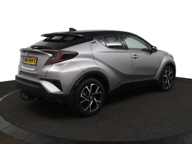 Toyota C-HR 1.2 Bi-Tone Plus | Trekhaak | Parkeersensoren | Achteruitrijcamera | Adaptieve Cruise Control |