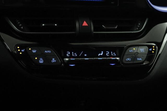 Toyota C-HR 1.2 Bi-Tone Plus | Trekhaak | Parkeersensoren | Achteruitrijcamera | Adaptieve Cruise Control |