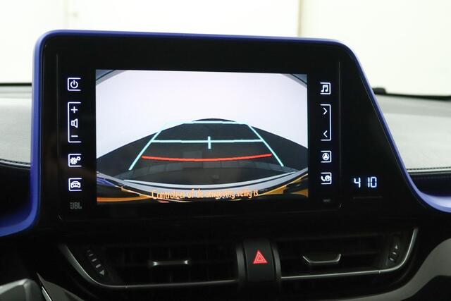Toyota C-HR 1.2 Bi-Tone Plus | Trekhaak | Parkeersensoren | Achteruitrijcamera | Adaptieve Cruise Control |