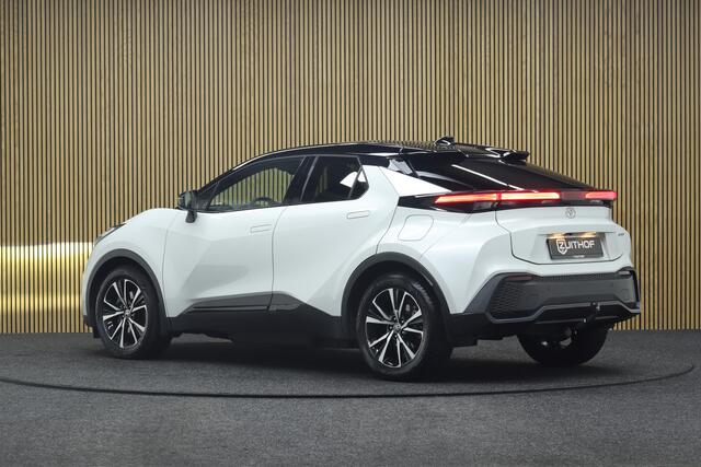 Toyota C-HR 2.0 Plug-in Hybrid 220 First Edition Bi-Tone | Trekhaak | Adaptive-cruise | Camera | Clima | Parkeersensoren V+A | Apple Carplay & Android Auto | Stoel & Stuurverwarming | Navigatie | Keyless | Dodehoekdetectie
