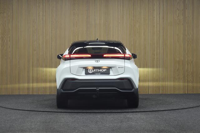 Toyota C-HR 2.0 Plug-in Hybrid 220 First Edition Bi-Tone | Trekhaak | Adaptive-cruise | Camera | Clima | Parkeersensoren V+A | Apple Carplay & Android Auto | Stoel & Stuurverwarming | Navigatie | Keyless | Dodehoekdetectie