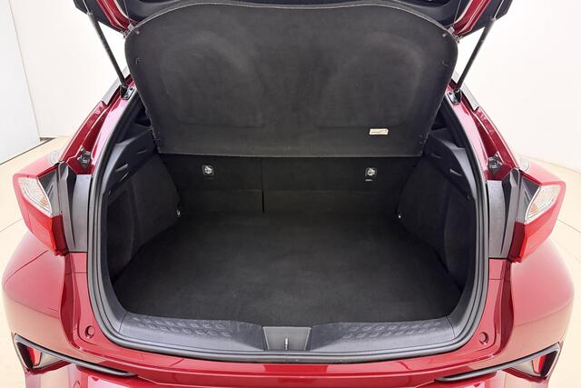 Toyota C-HR 1.8 Hybrid Dynamic | Trekhaak | Automatische airco | Cruise control adaptief | Stoelverwarming | Keyless entry | Navigatie full map