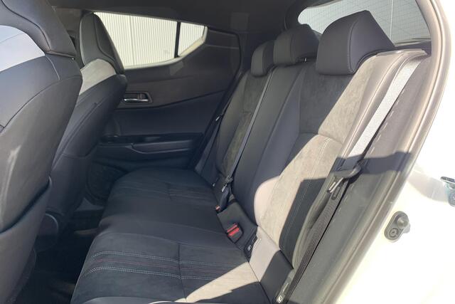 Toyota C-HR 2.0 Hybrid GR-Sport / Stuur en Stoelverwarming / JBL Audio / Parkeersensoren / Camera /