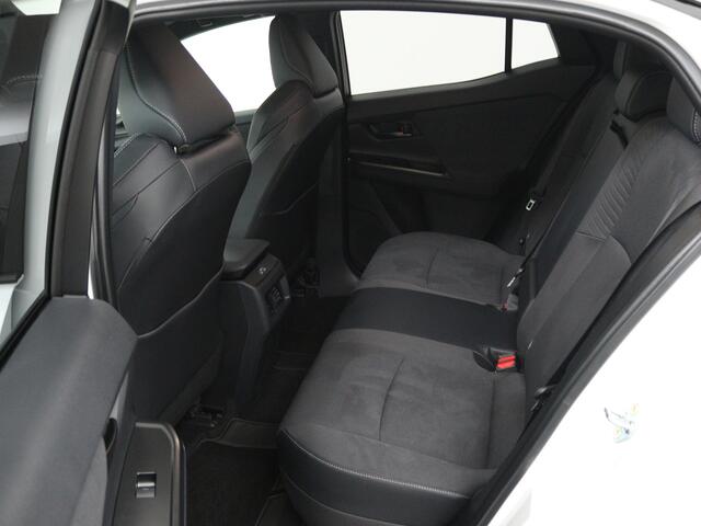 Toyota C-HR Executive AWD 77 kWh | Navigatie | PDC | Demo Sander niet adverteren