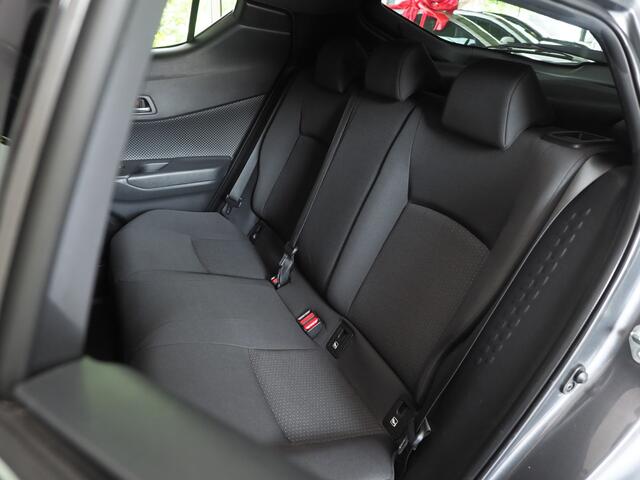 Toyota C-HR 1.8 Hybrid Style | Dodehoekdetectie | JBL Audio | Stoelverwarming | Navigatie | DAB | Bluetooth | Pre-Collision-System | Lane Assist | Parkeer Assistent