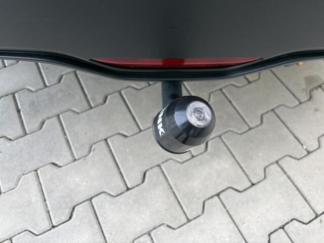Toyota C-HR 1.8 Hybrid Style Bi-Tone | Parkeersensoren | JBL | Trekhaak
