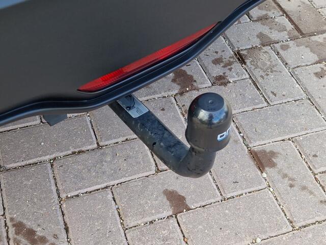 Toyota C-HR 1.2 Dynamic Trekhaak - NL Auto - All Season Banden