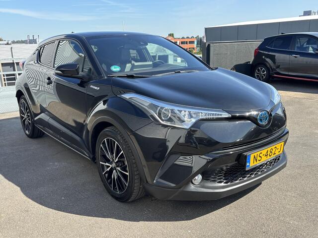 Toyota C-HR 1.8 Hybrid Executive Automaat Stoelverwarming, Nieuw geleverd, Dealeronderhouden, Navigatie, Parkeersensoren, Adaptieve cruise control, Achteruitrijcamera, Smart Key
