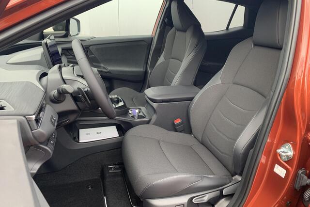 Toyota C-HR First Edition 77 kWh / Stoel- en stuurverwarming / Apple Carplay / Android Auto / Climate Control
