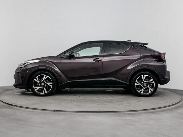 Toyota C-HR 1.8 Hybrid Style | Half Leder/Alcantara bekleding | Elektrisch verstelbare stoel | Stoel+stuurverwarming | Navigatie | Apple CarPlay/Android Auto | Cruise Control Adaptive | Trekhaak afneembaar |