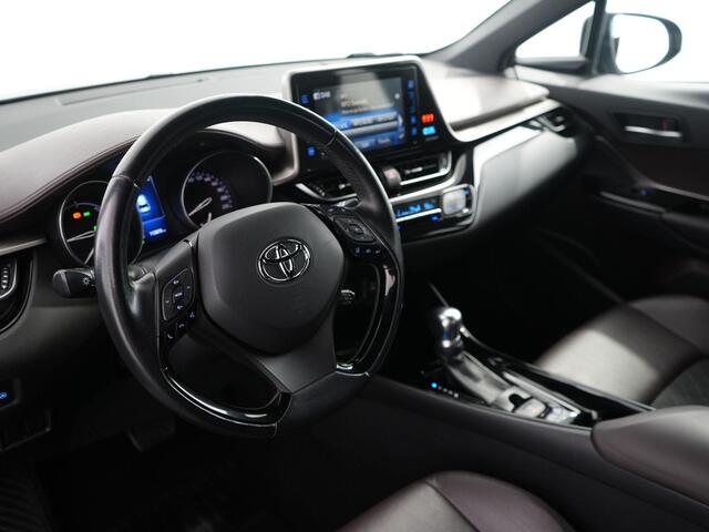 Toyota C-HR 1.8 Hybrid Executive | Trekhaak | Camera | Cruise | Stoelverwarming | Navi |