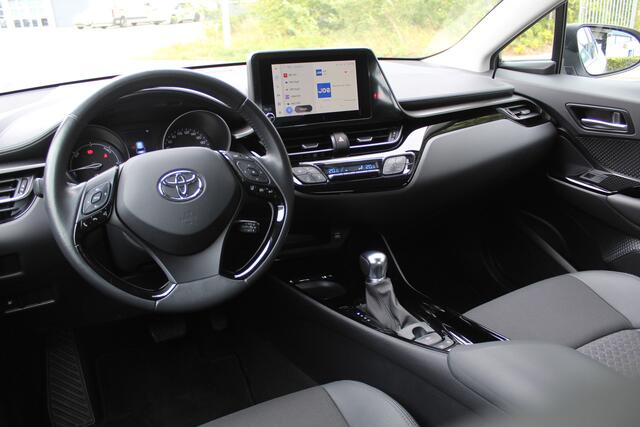 Toyota C-HR 2.0 Hybrid 184pk Dynamic | Rijklaar | Trekhaak | Blind Spot | Sensoren v+a | Apple/Android | LED | Keyless | Dealer onderhouden | NL-auto