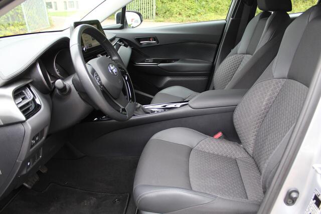 Toyota C-HR 2.0 Hybrid 184pk Dynamic | Rijklaar | Trekhaak | Blind Spot | Sensoren v+a | Apple/Android | LED | Keyless | Dealer onderhouden | NL-auto