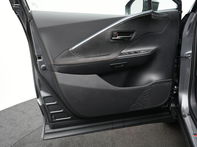 Toyota C-HR 2.0 Plug-in Hybrid 220 GR SPORT PLUS | Panodak | Voorruit-Stuur-Stoelverwarming | JBL | Parkeersensoren V+A |