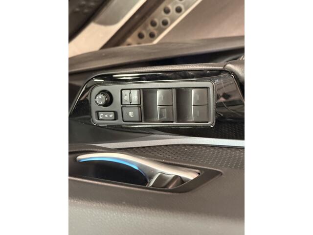 Toyota C-HR 1.8 Hybrid First Edition | Bi-Tone | Dodehoekdetectie | Apple Carplay |