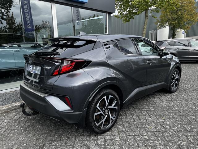 Toyota C-HR 1.8 Hybrid First Edition Automaat | Afn. trekhaak | Dodehoek | Camera | Carplay/Android Auto | Keyless | etc. etc.