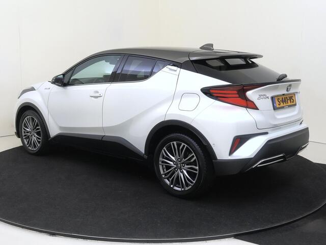 Toyota C-HR 2.0 Hybrid Executive AUTOMAAT | airco automatisch | Apple Carplay/Android | bots herkenning en activatie | cruise control adaptief | dodehoek detectie | full-LED koplampen | lederen bekleding | lichtmetalen velgen 18" | navigatiesysteem full map |