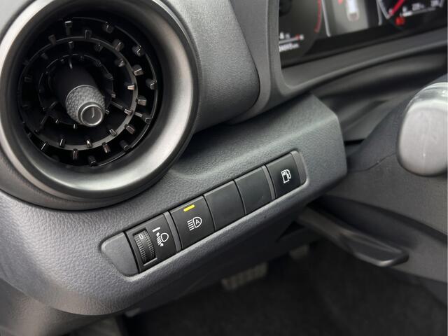 Toyota C-HR 1.8 Hybrid 140 Teamplayer Bi-Tone | Stuurwiel Verwarmd | Dodehoekdetectie | Stoelverwarming | Achteruitrijcamera | DAB | Adaptive Cruise Control