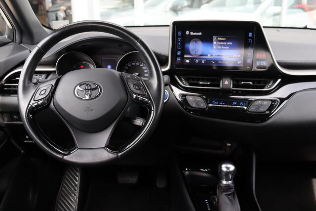 Toyota C-HR 1.8 Hybrid Executive Limited BSM, Stoelverwarming, Trekhaak, Stuurverwarming, Parkeersensoren.