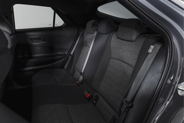Toyota C-HR 1.8 Hybrid 140 Dynamic | Dig. Cockpit | Adapt. Cruise | Winterpakket | PDC | Camera | NAV + App. Connect | ECC | DAB | LM 18" | 2989