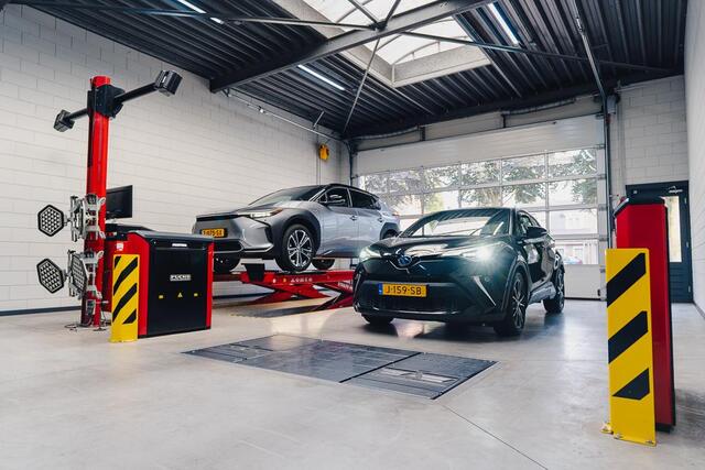 Toyota C-HR 1.8 Hybrid Executive All-in prijs!