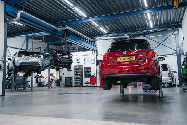 Toyota C-HR 1.8 Hybrid Executive All-in prijs!