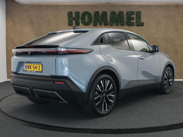Toyota C-HR First Edition 77 kWh - ORIGINEEL NEDERLANDSE AUTO - DEMO VOERTUIG! - ELEKTRISCHE ACHTERKLEP - DODEHOEKDETECTIE - STOEL/STUURVERWARMING - KEYLESS ENTRY/START - NAVIGATIESYSTEEM FULL-MAP - CLIMATE CONTROL - ADAPTIEVE CRUISE CONTROL - PARKEERSENSOREN VOOR EN ACHTER - 2X DRAADLOZE TELEFOONLADER
