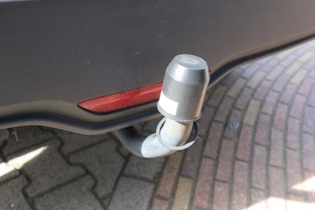 Toyota C-HR 1.8 Hybrid Style Trekhaak | All Seasonbanden | Stuur en stoelverwarming