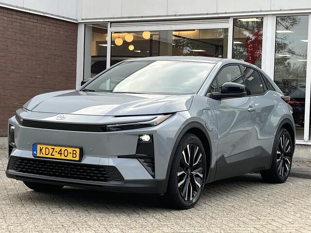 Toyota C-HR First Edition 77 kWh l 20 inch velgen l elektrische achterklep l verwarmde stoelen en stuurwiel