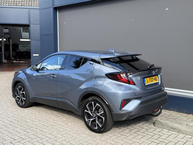 Toyota C-HR 1.8 Hybrid Dynamic Limited | Afneembare trekhaak | All Season banden | Stoel & Stuurverwarming | Dodehoek detectie | Adaptieve Cruise Control | LED | Navigatie | Apple Carplay. – foto 3