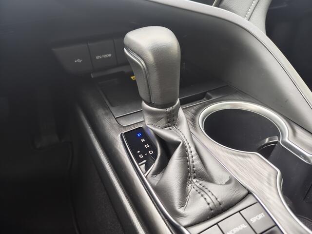 Toyota CAMRY 2.5 Hybrid Executive | Leder | Sensoren v/a | Navi | Stoelverwar