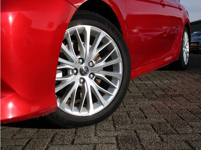 Toyota CAMRY 2.5 Hybrid Premium Automaat Navigatie, Elektrische Stoelverstelling, Parkeersensoren Voor en Achter, JBL Geluidsinstallatie