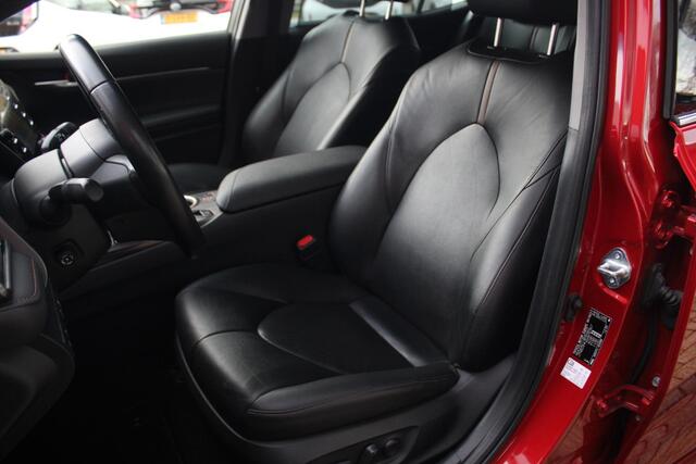 Toyota CAMRY 2.5 Hybrid Premium Automaat Navigatie, Elektrische Stoelverstelling, Parkeersensoren Voor en Achter, JBL Geluidsinstallatie