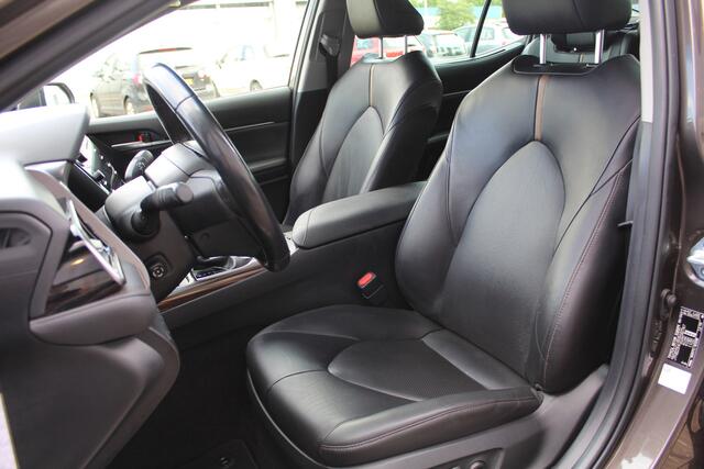 Toyota CAMRY 2.5 Hybrid Premium | Rijklaar | Head Up | Blind Spot | Leder | Stoelverw. | JBL | Dealer onderhouden | Adap.cruise | Clima 3-zones | NL-auto