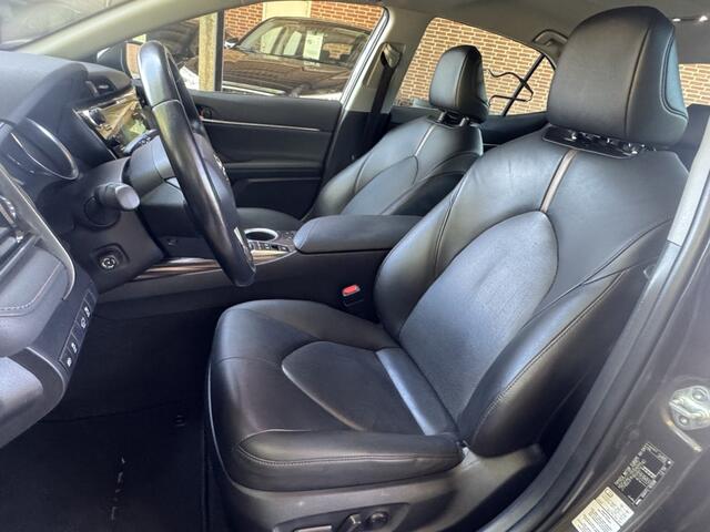 Toyota CAMRY 2.5 Hybrid Business Intro Leer