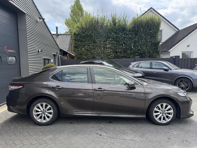 Toyota CAMRY 2.5 Hybrid Dynamic | Camera | Lederen Bekleding | Stoelverwarming | Lichtmetalen Velgen |