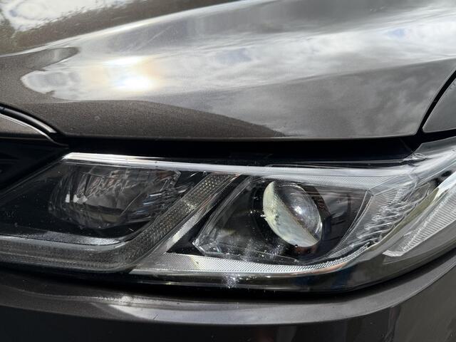 Toyota CAMRY 2.5 Hybrid Dynamic | Camera | Lederen Bekleding | Stoelverwarming | Lichtmetalen Velgen |