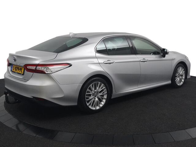 Toyota CAMRY 2.5 Hybrid Premium | Lederen Bekleding | JBL | Separaat bediening Achterbank | Trekhaak | Parkeersensoren en Camera |