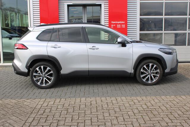 Toyota COROLLA Cross Hybrid 140 Style met Premium Pack en Panoramadak