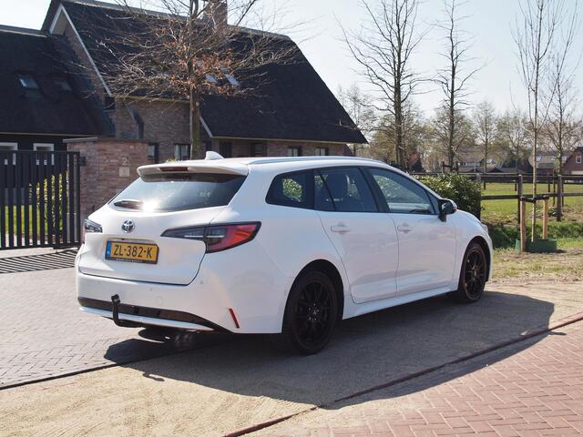 Toyota COROLLA Touring Sports 1.8 Hybrid Business Intro | Camera | Head-up display | Cruise Control | Trekhaak |